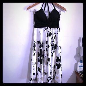 Macy’s | B&W Floral 💐 Strappy Dress